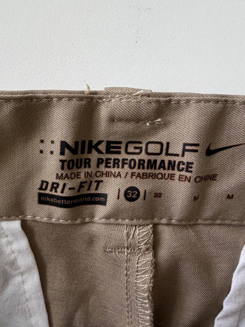 Men's Nike Golf Tour Performance Dri-Fit in Khaki shorts Size 32